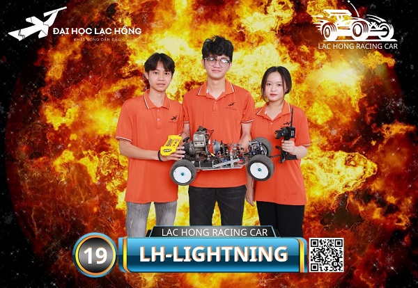 Lac Hong Racing car xuất hiện nhiều bóng hồng cá tính